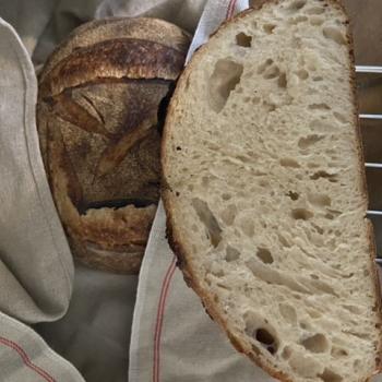 Bread Pitt Round loaf second slice